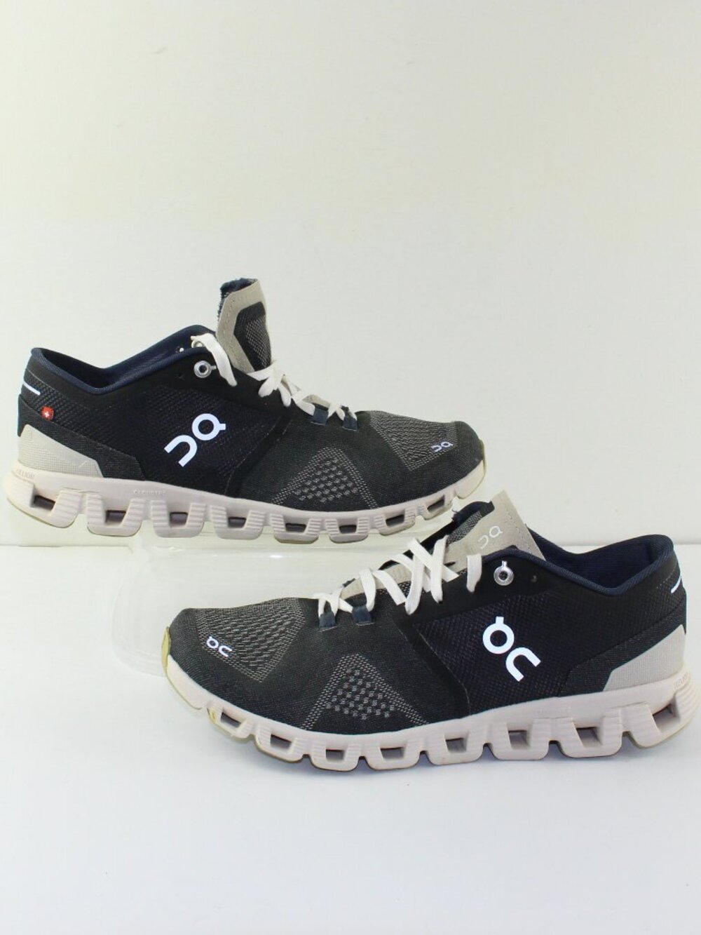 QC On Cloud Running Shoes Women (9 US)